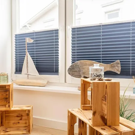 Fewo-9-kuestenliebe-villa-vogelsang-binz-3-raum-balkon-sauna-parkplatz-strandnah *