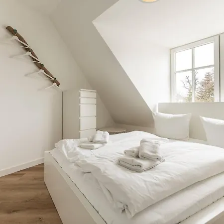 Apartmán Fewo-9-kuestenliebe-villa-vogelsang-binz-3-raum-balkon-sauna-parkplatz-strandnah Binz